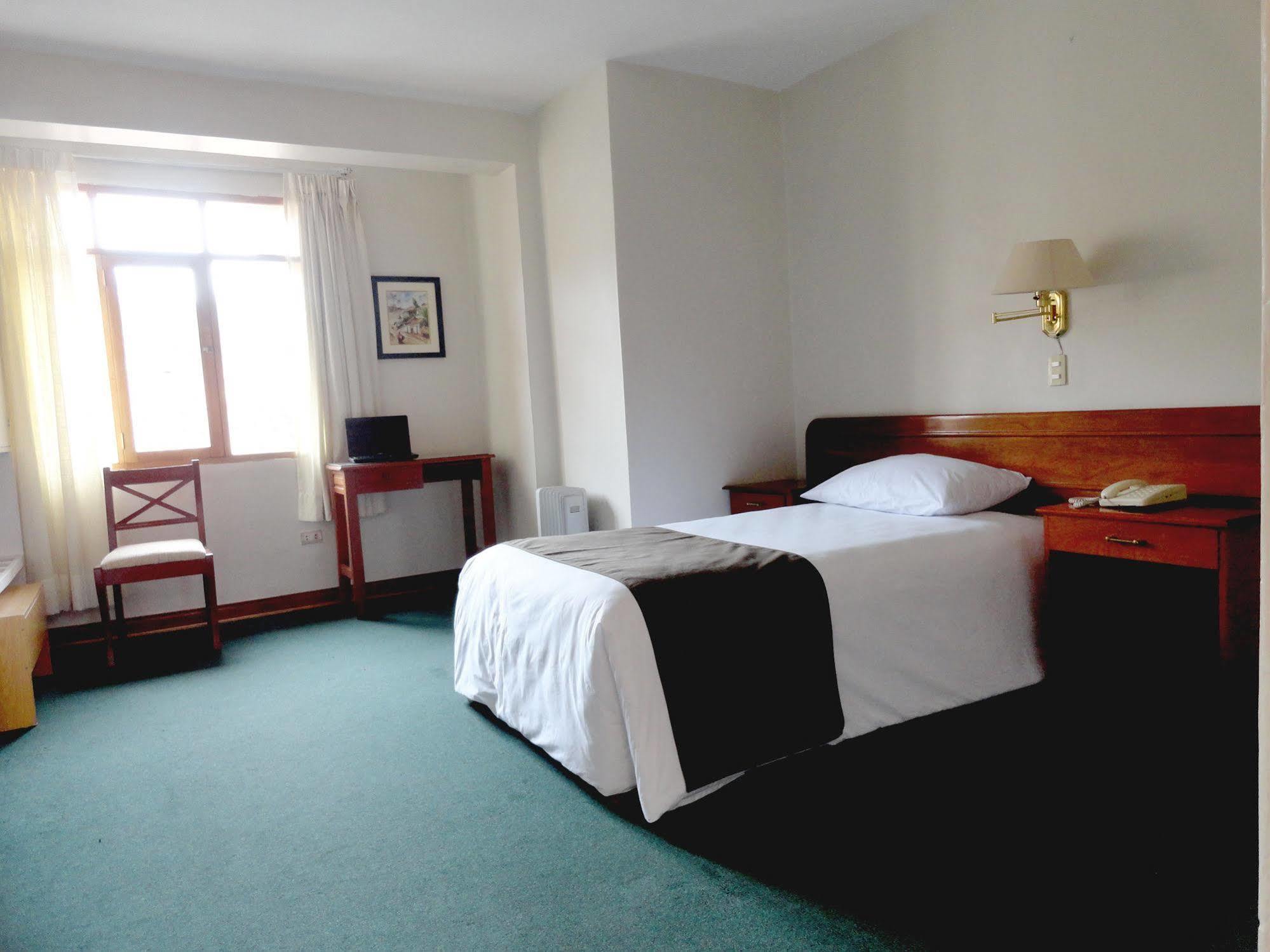 Emperador Plaza Hotel กุสโก ภายนอก รูปภาพ