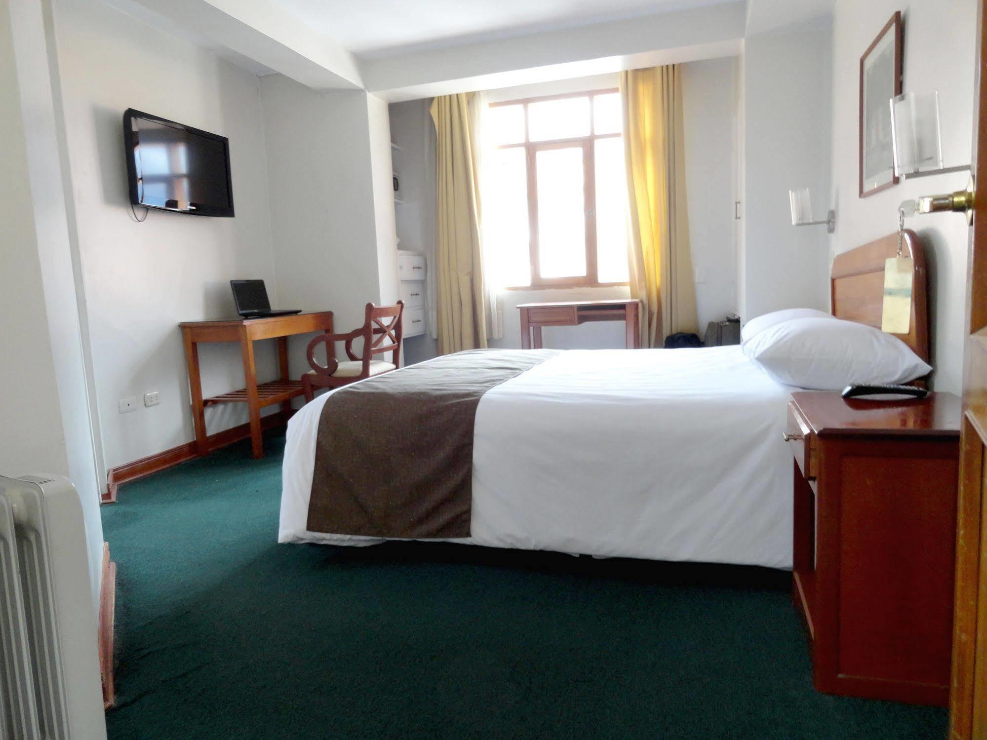 Emperador Plaza Hotel กุสโก ภายนอก รูปภาพ