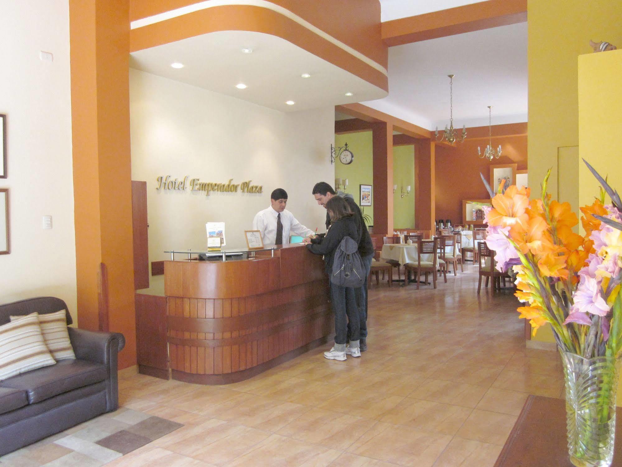 Emperador Plaza Hotel กุสโก ภายนอก รูปภาพ