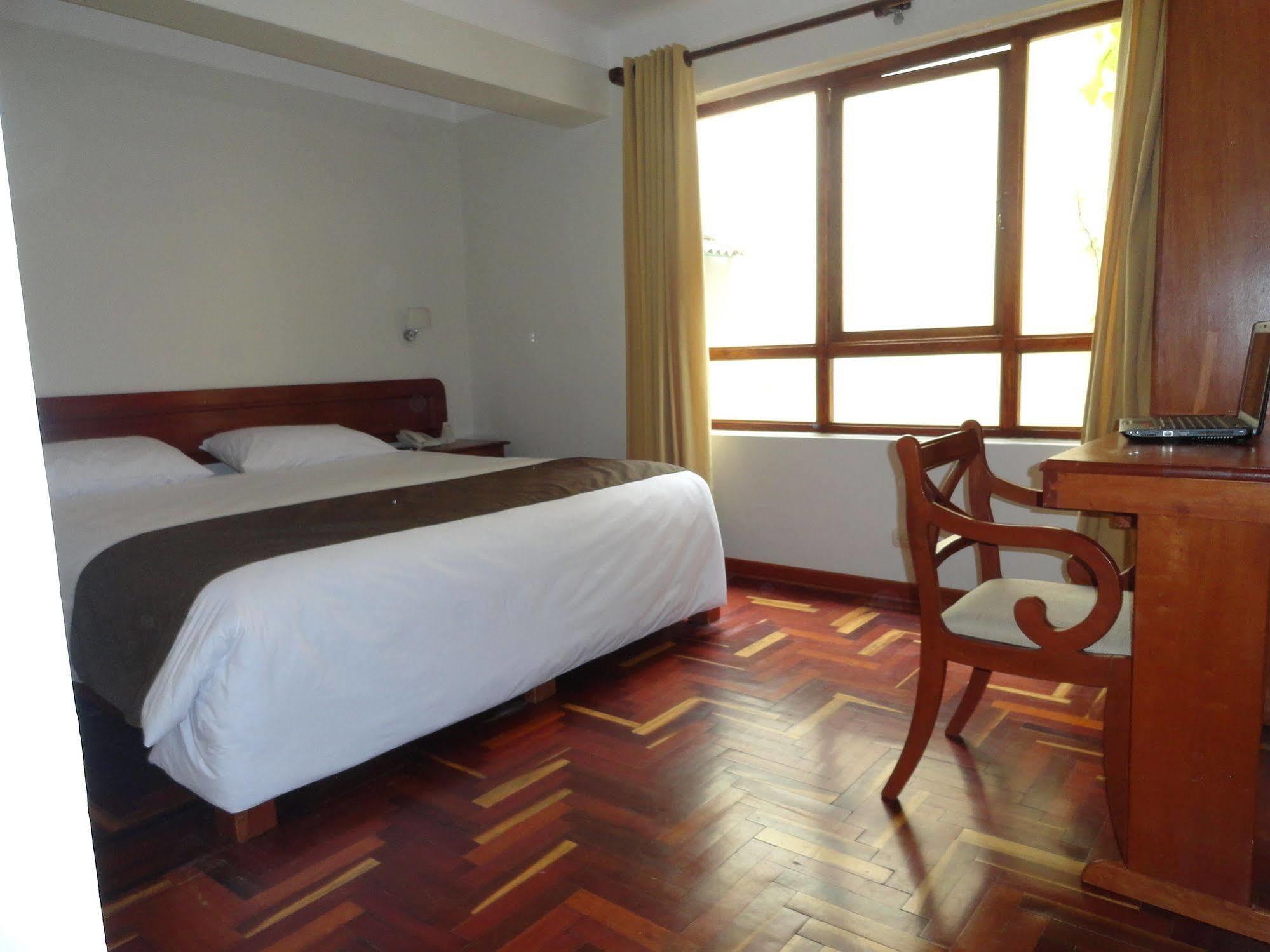 Emperador Plaza Hotel กุสโก ภายนอก รูปภาพ